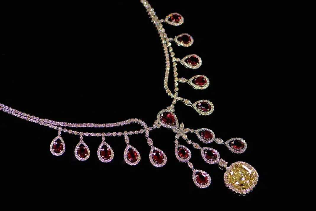 Johnathon Arndt, Carrie Underwood - The Heartbeat Ruby Necklace with the Firefly Yellow Diamond Johnathon Arndt, Carrie Underwood - The Heartbeat Ruby Necklace with the Firefly Yellow Diamond
