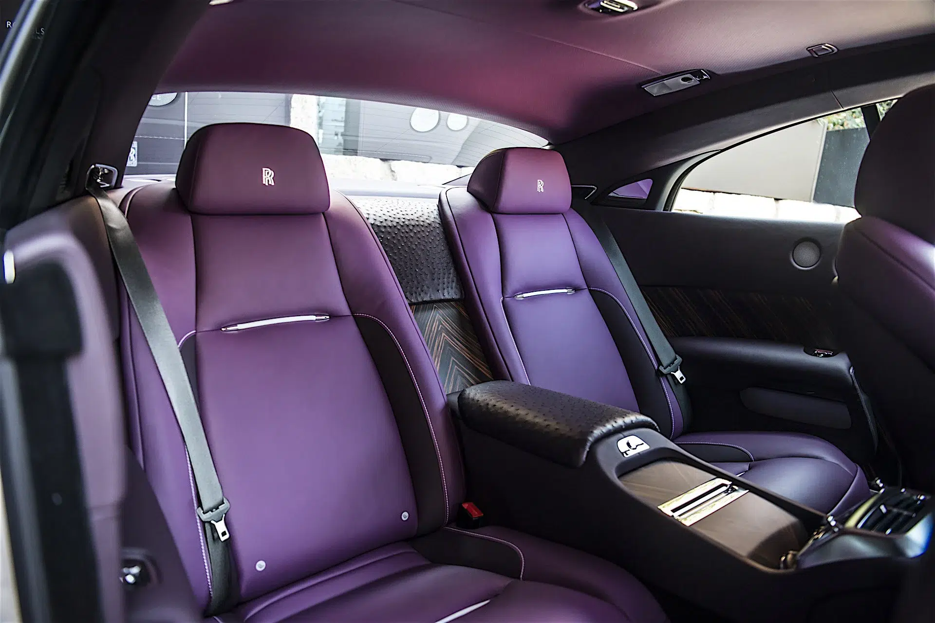 Rolls-Royce Unveils Emerald Embellished Dawn and Wraith Inspired by Porto Cervo Rolls-Royce Unveils Emerald Embellished Dawn and Wraith Inspired by Porto Cervo