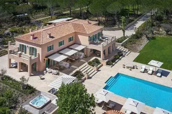 The Most Exclusive Villas for Rental in Saint Tropez in 2018 Villa Nuages in St Tropez Les Salins comes with a sea view and is very close to Les Salins Beach