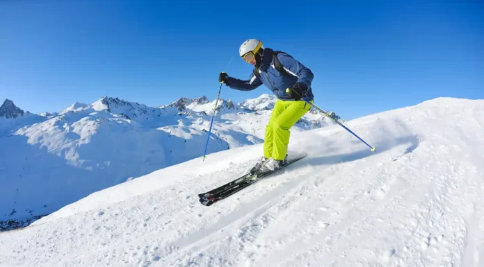 Skiing vs Snowboarding in France and the Alps Skiing on the French Alps. Photo vecteezy-medium