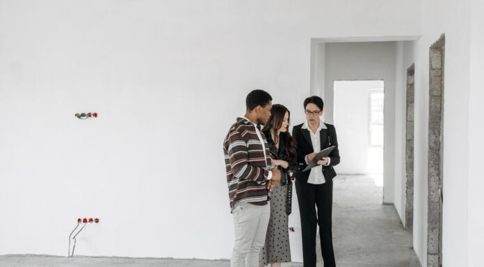 5 Reasons to Become a Landlord how to become a Landlord. Photo by Pavel Danilyuk from pexels