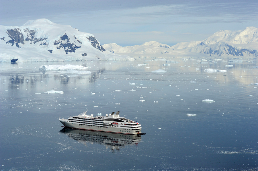 Antarctica Cruise ship © Studio PONANT Laureen Robert Antarctica Cruise ship © Studio PONANT Laureen Robert