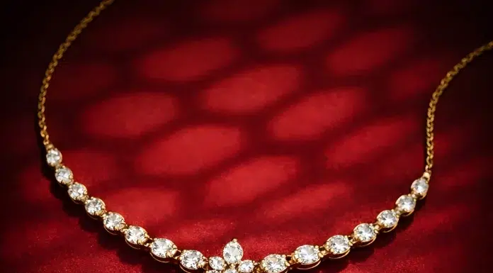 Ravishing Ruby, The King of Precious Stones Luxury Gold Necklace with a ruby pendant. Vecteezy-medium
