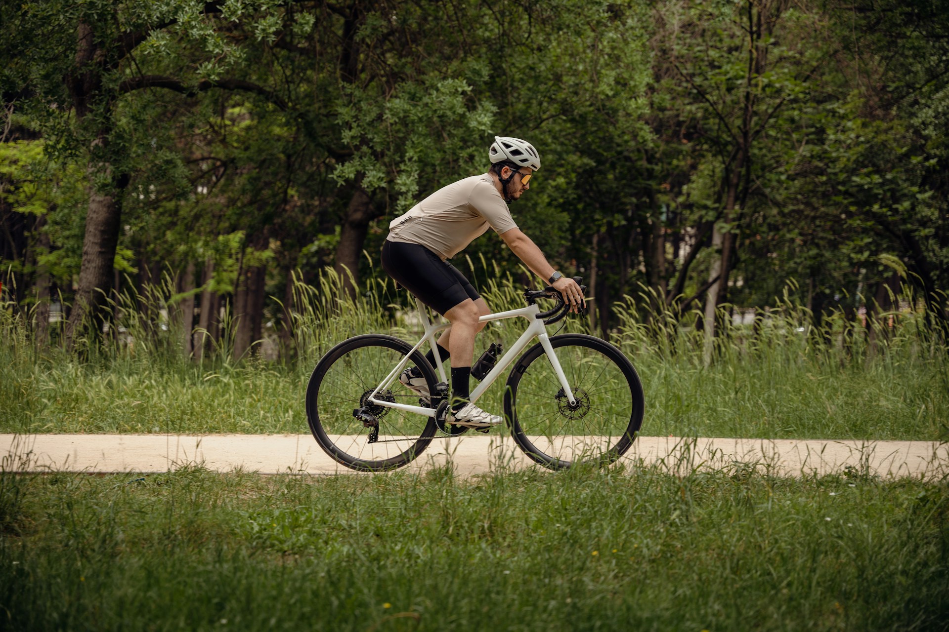 A Man riding his bike. Image by Nurefsan Kosar for unsplash