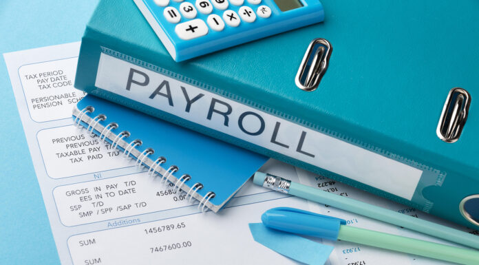 How to Effortlessly Manage Your Employees’ Payroll Payroll day for employees. Photo via freepik
