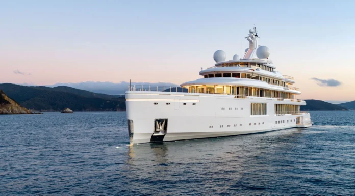 Benetti’s Luminosity, A Moving Palace Of Glass Benetti's Luminosity outside photo