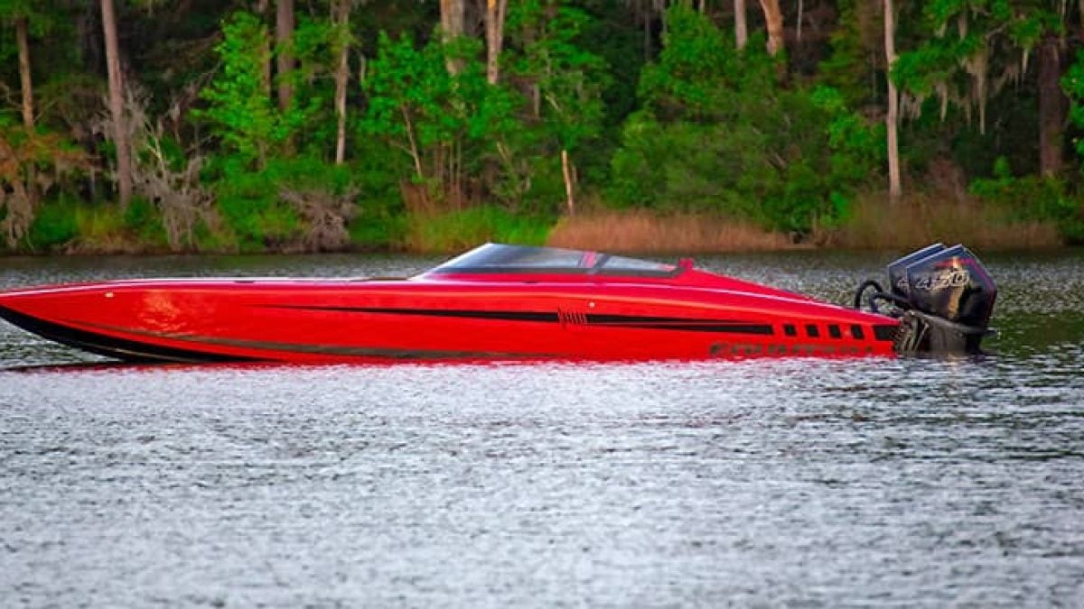 Fountain 34 Thundercat speedboat. Fountain 34 Thundercat