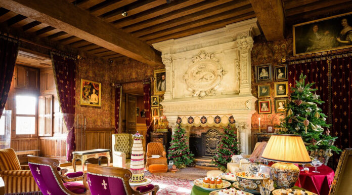 Deck The Halls, Decorating Your Home For The Holiday Season Azay Le Rideau Noel. Credit ADT Touraine JC Coutand