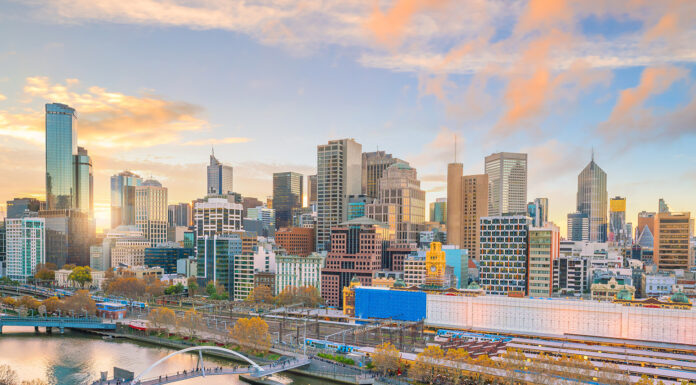 What Attracts You To Melbourne? An Experience You’ll Enjoy Forever Melbourne city skyline at twilight