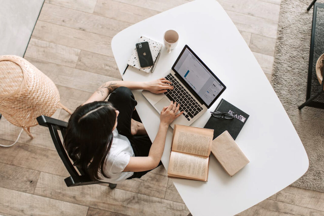 Home productive workspace. Photo via pexels by Vlada Karpovich