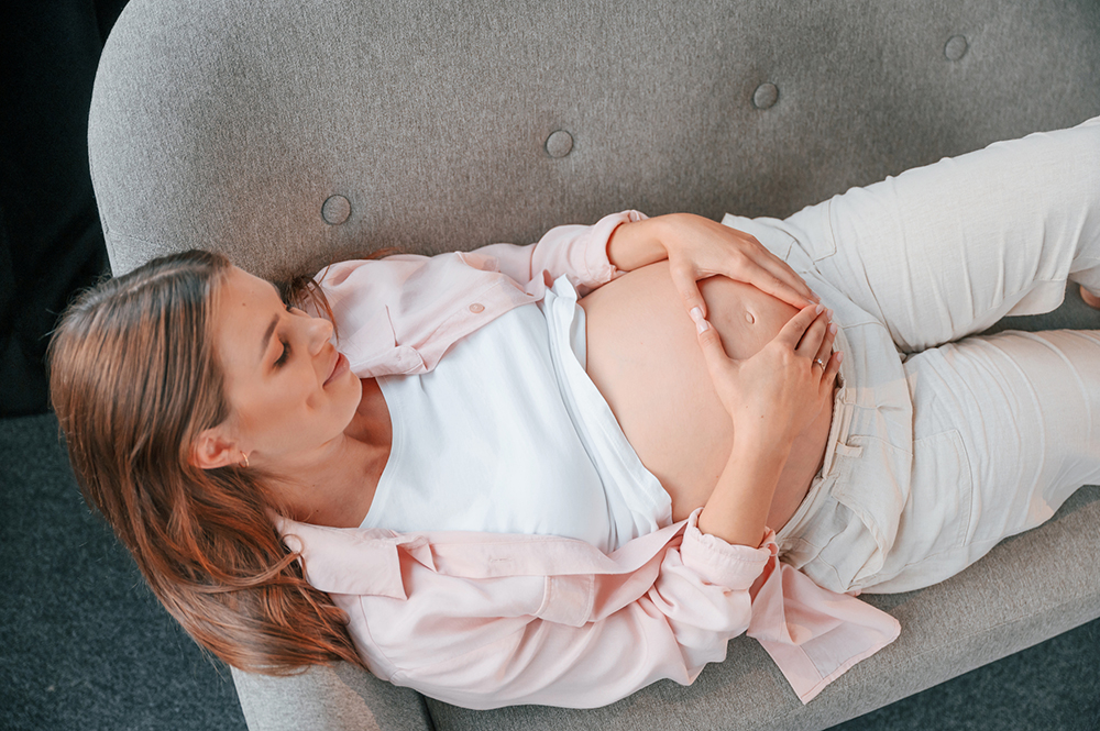 woman pregnant from an egg donor woman pregnant from an egg donor