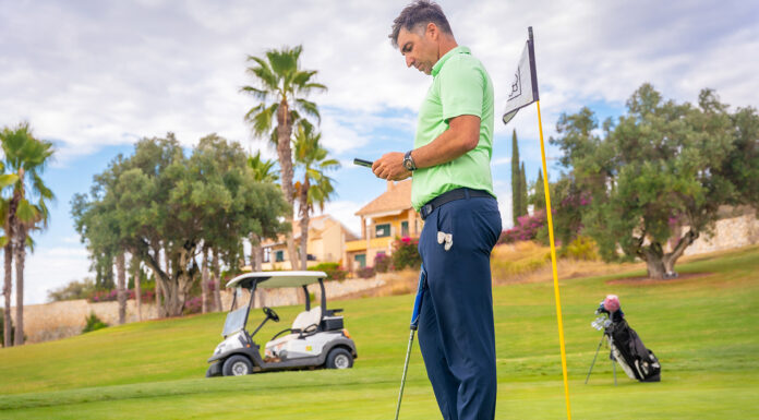 Tips for Dressing Like a Professional Golfer Fashion for golfers. Photo by Unai via adobe