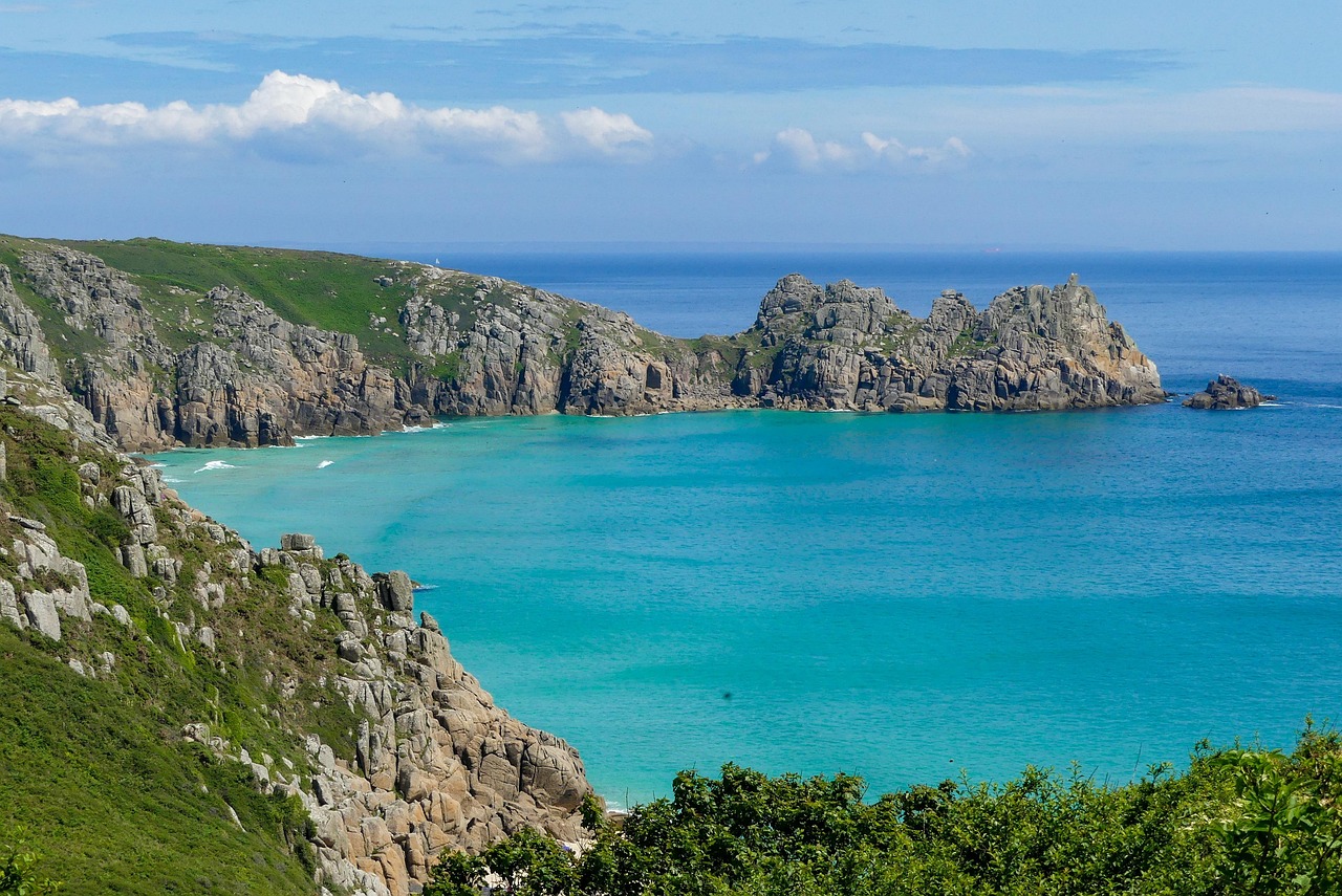 View of Mounts Bay in Cornwall. Image by Åsa K from Pixabay