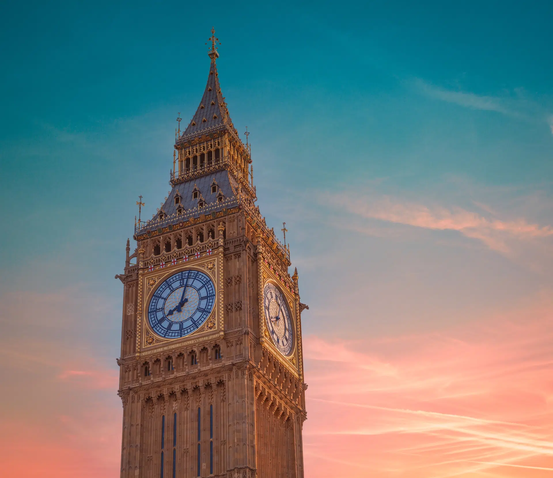 Big Ben Clock Tower and London Bus Big Ben Tower at Sunset in London. Vecteezy-medium