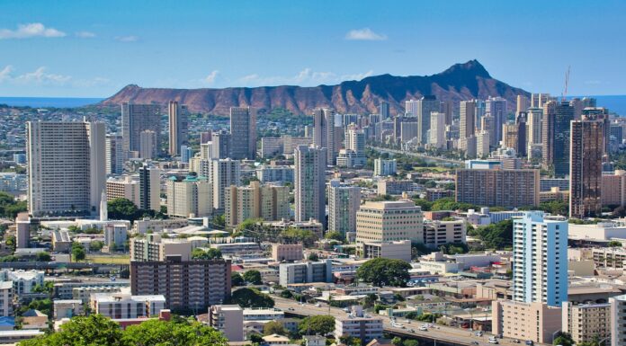 3 Vacation Destinations That Are Perfect for 2021 Tour of the Diamond Head Creater in Hawaii. Image by H. Hach from Pixabay