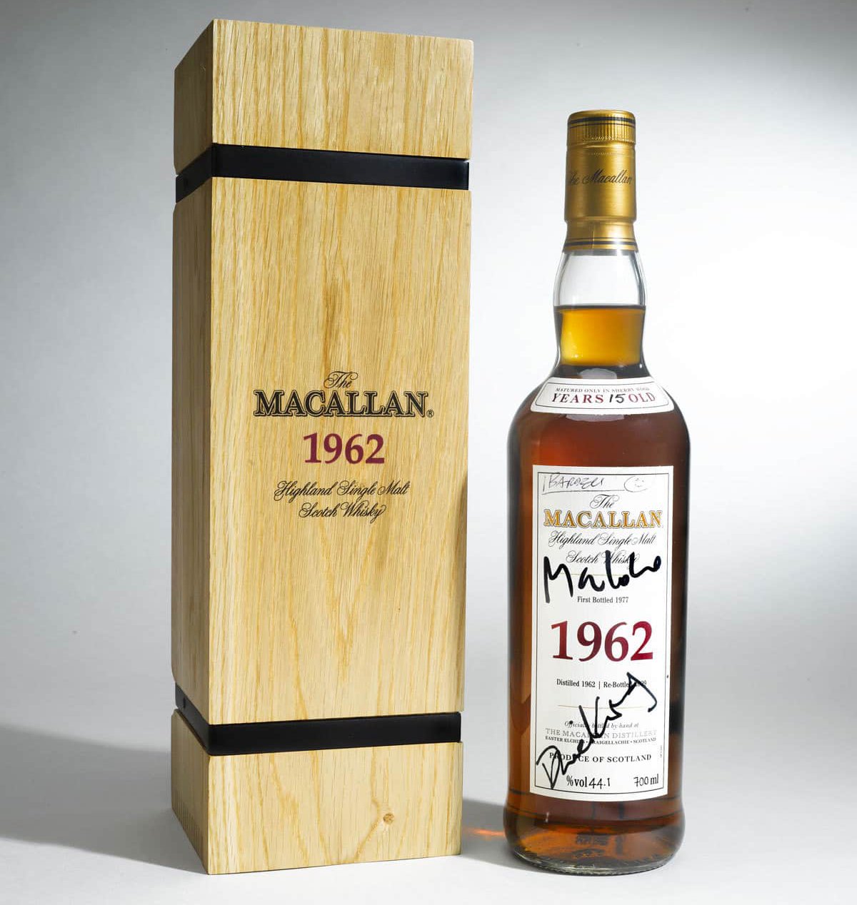 The Macallan 1962 signed by James Bond The Macallan 1962 signed by James Bond