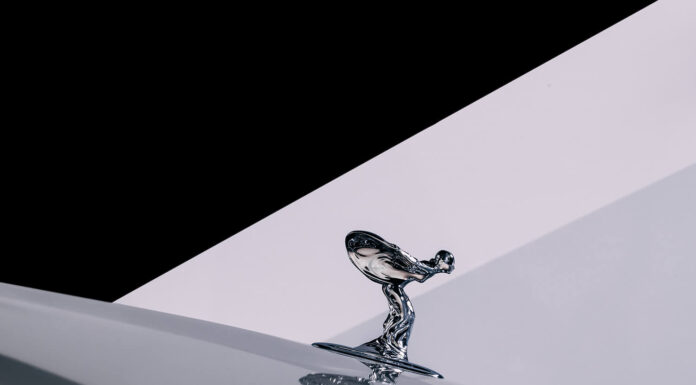 Rolls Royce Redesigns an Aerodynamic Version of the Spirit of Ecstasy Rolls Royce Spectre, Spirit of Ecstasy