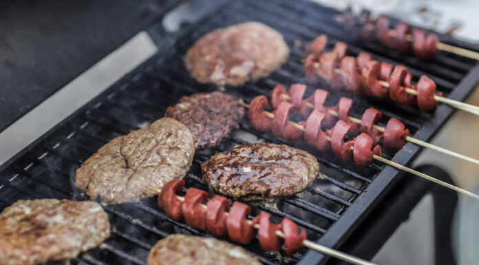 How to Enjoy the Benefits of Outdoor Cooking in 4 Easy Steps Outdoor cooking with your friends and family