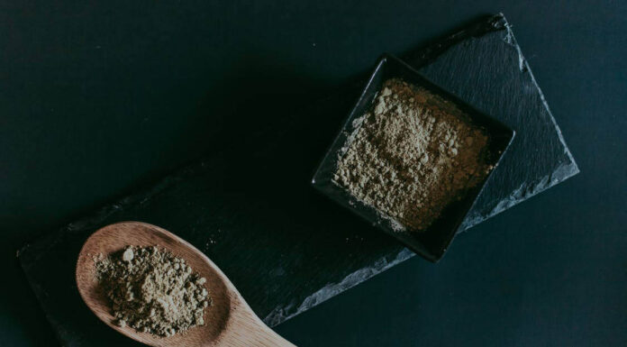 What is Red Dragon Strain in the Cannabis world? displaying a bit of Green Maeng Da Kratom Red Dragon strain