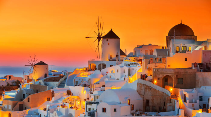 How to get from Athens to Santorini on a Budget! sunset in Santorini Greece