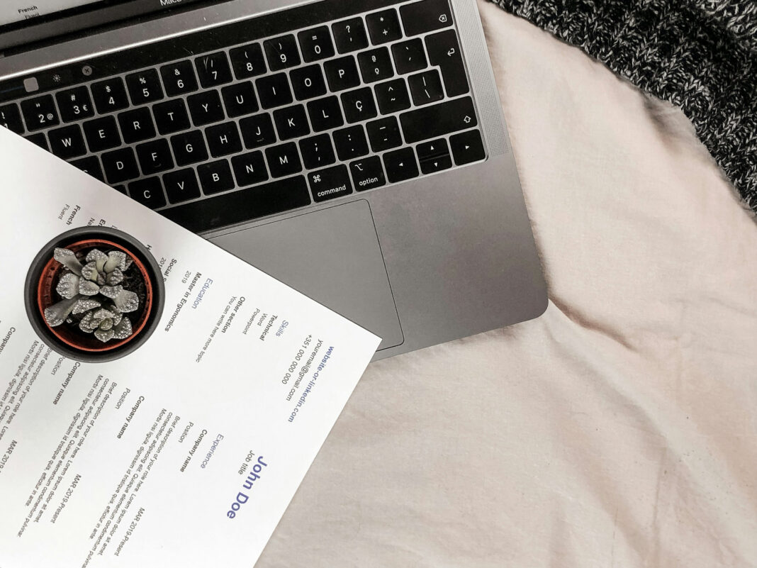 write best resume for a good job. Photo by Joao Ferrao via unsplash