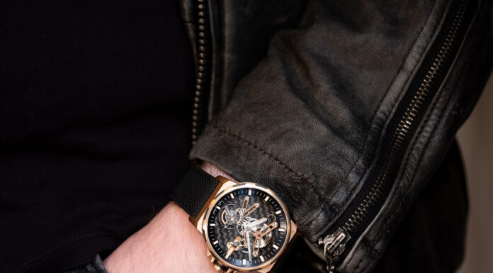 Angelus Gold & Carbon Flying Tourbillon, An alluring Sports Watch with a Tourbillon Angeus Gold & Carbon Flying Tourbillon