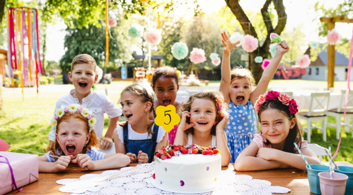 How to Celebrate Your Child’s Birthday in the Backyard Child's backyard party