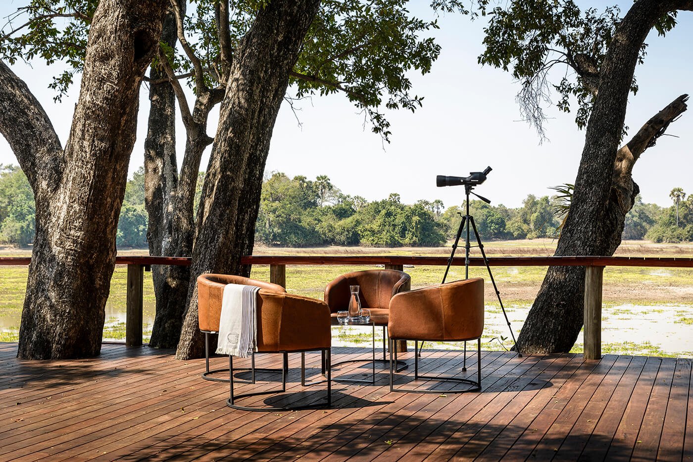 Design touches include wooden finishes to blend in with the beauty of the surroundings. Photo by Adriaan Louw / courtesy of Sungani Design touches include wooden finishes to blend in with the beauty of the surroundings. Photo by Adriaan Louw / courtesy of Sungani