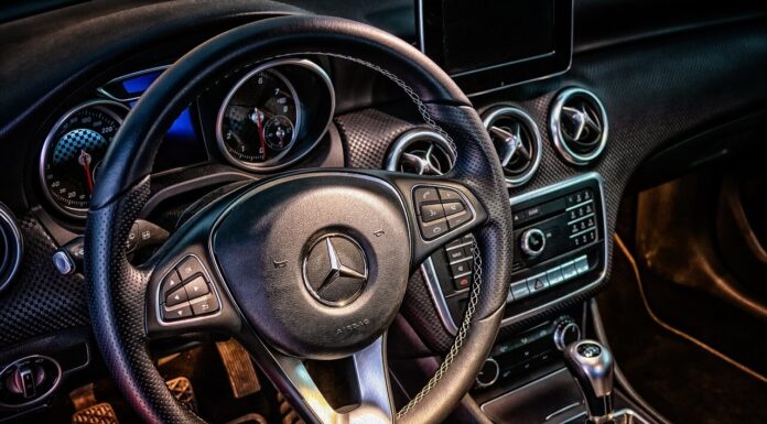 What is the Difference Between Luxury Car Service and Limousine Service? Difference between a limo and a luxury car