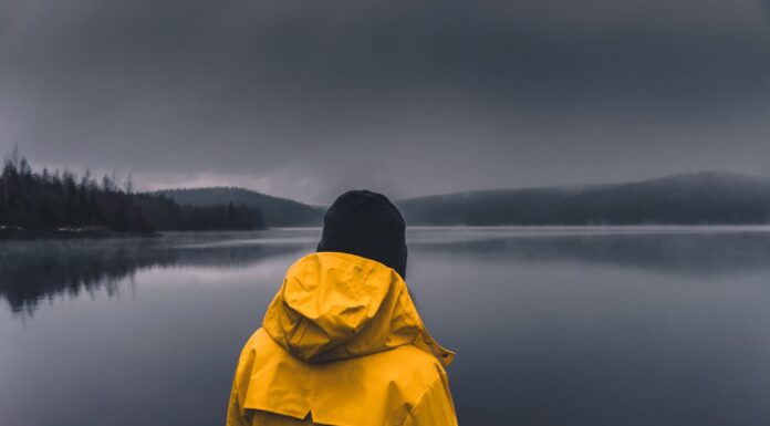 Tips on How to Look Good in the Rain in Streetwear look good in the rain with streetwear