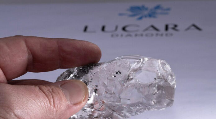 Shine Bright: Introducing the 1,080 carat Type IIA diamond LUCARA ANNOUNCES RECOVERY OF FOURTH DIAMOND IN EXCESS OF 1,000 CARATS FROM THE KAROWE MINE IN BOTSWANA, A 1,080 CARAT TYPE IIA WHITE GEM QUALITY DIAMOND FROM THE SOUTH LOBE (CNW Group/Lucara Diamond Corp.)