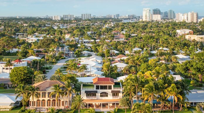 10 Reasons Why Florida Is The Perfect Destination For Luxury Property Buyers Luxury waterfont homes near the intracoastal waterway of Fort La