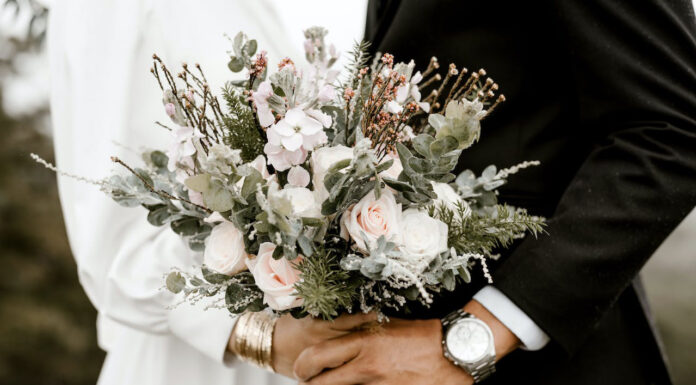 Rose-Gold Wedding Rings and Flowers Galore! A Glimpse at Spring’s Wedding Trends Flowers Galore for a Spring Wedding