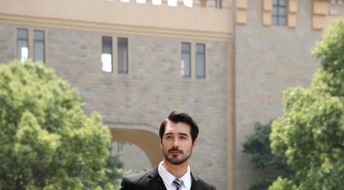 YFFushi’s Guide to the Perfect Men’s Suit and Leather Shoe Pairing YFFushis perfect mens suit. Photo Courtesy of Zhejiang Yunduan Era of Technology Co., TD and photographer, Xingda Liu