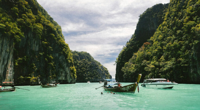 Here’s How You Can Live Like A King As An Expat In Thailand Living in Thailand. Photo by Jakob Owens via Unsplash