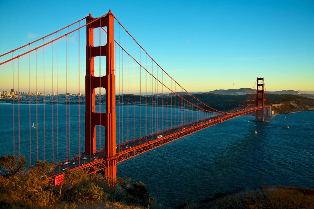 San Francisco's Iconic Bridge © 032033001789