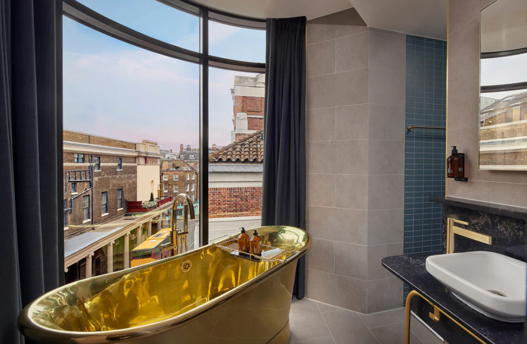 Bedroom Gold Bath at Hotel AMANO Covent Garden