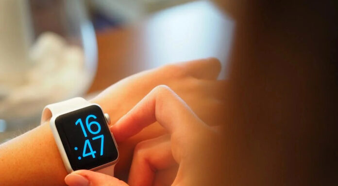 Transforming Travel with Tech: Gadgets for Navigation and Exploration Tech Gadgets. Photo pexels-photo-110471