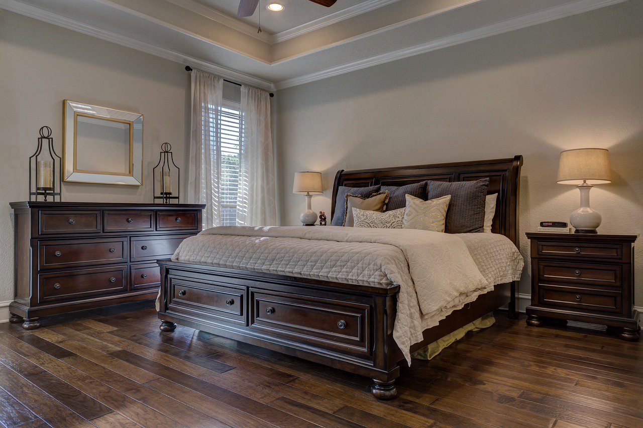 Tips on designing a bedroom for a comfortable rest. Photo by shadowfirearts via pixabay