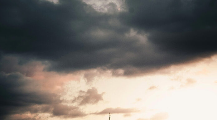 Capital Exodus: Londoners Selling High-Value Homes for Luxury Builds Elsewhere Beautiful London. Photo by Luke Stackpoole via unsplash