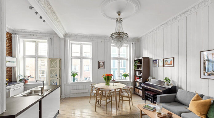 Why Modern Luxury Homes Choose Engineered Flooring Solutions Beautiful modern luxury home room with engineered flooring. Photo by Anna Lisa from pixabay