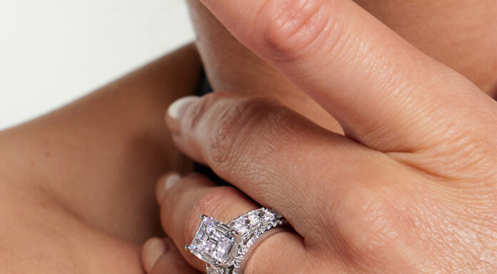 Lab Grown Engagement Rings: Bridging Luxury and Sustainability Lab Grown Diamond Engagement Ring – With Clarity