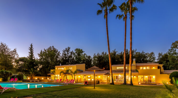SpringVillas – Portugal’s Premier Holiday Retreat SpringVilla at night