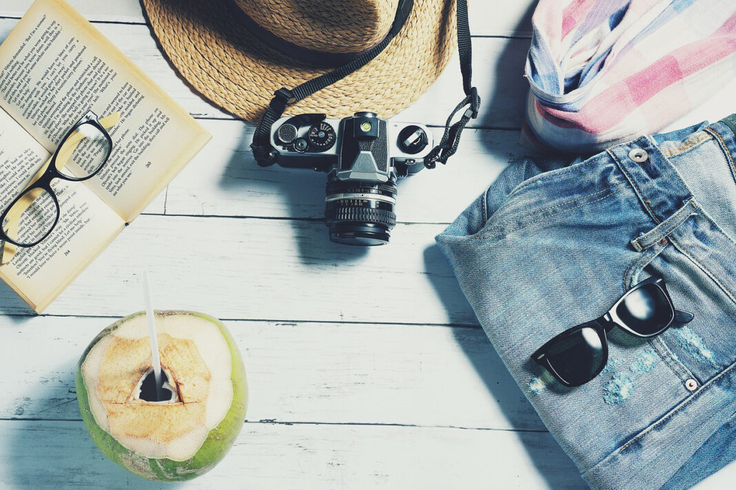 Summer Travel planning. Photo by veerasantinithi by pixabay