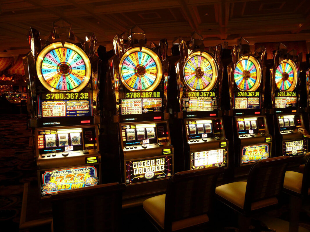 responsible gaming practices in slot machines. photo by LoggaWiggler from pixabay