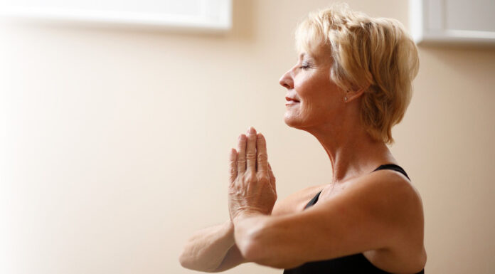 Evaluating the Hidden Risks of Wellness Trends in 2024 woman practicing wellness. Photo by best psychologists in Lahore from pixabay