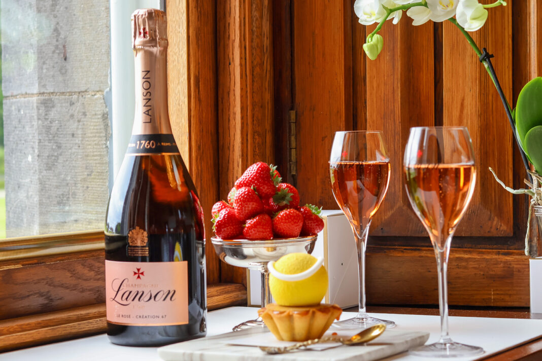 Lanson x Wimbleton celebrating an afternoon tea with a tennis theme Lanson x Wimbleton celebrating an afternoon tea with a tennis theme