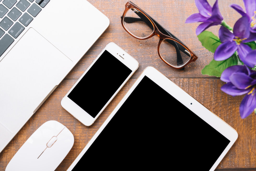 Office desk composition with technological device. Photo via freepik