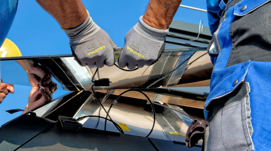 Roofing factors for a new home in the market. Photo by Ricardo Gomez Angel via unsplash