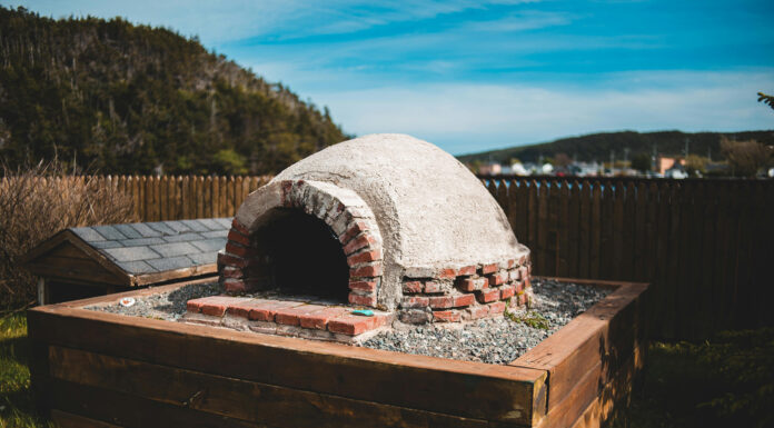 Why Not Treat Yourself to a Slice of Luxury? How Brick Ovens Are Redefining Al Fresco Dining Brick Oven Al Fresco dining. Photo by Erik Mclean via pexels